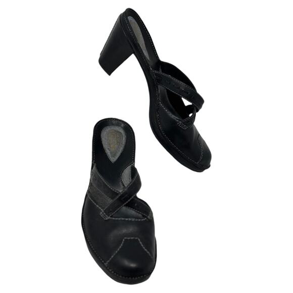 Clarks Artisan Collection Black Leather Closed Toe Mules Slides Heels Size 6 M - Picture 2 of 8
